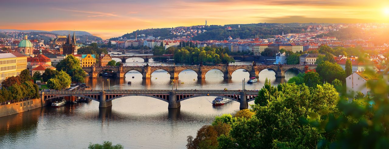 Aus der Vogelperspektive erhält man einen Blick auf Prag mit all seinen schönen Brücken