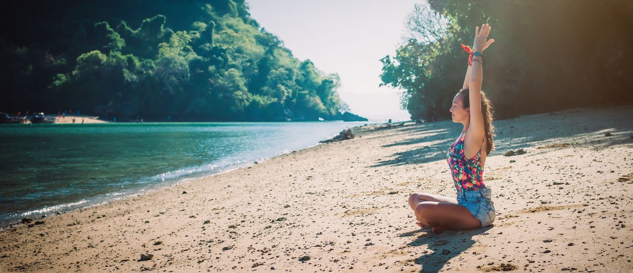 Insel mit türkisem Meer und weißem Sandstrand