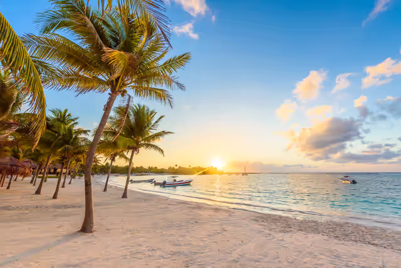 Karibischer Strand in Riviera Maya, Küste von Yucatan und Quintana Roo, Mexiko