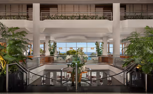 Mediterranean Beach Hotel - Bild 2