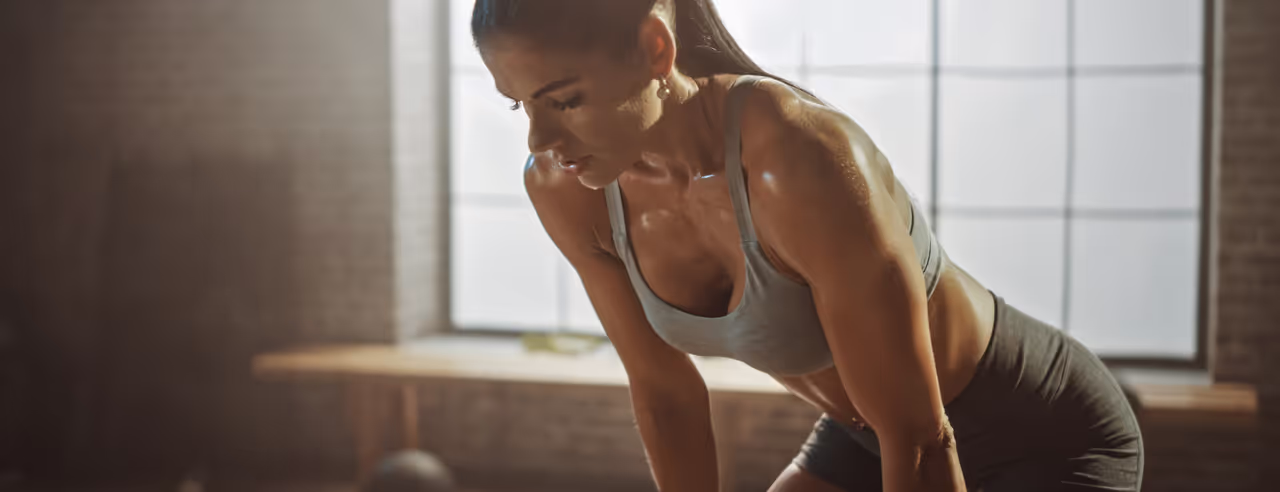 Frau im Fitnessstudio