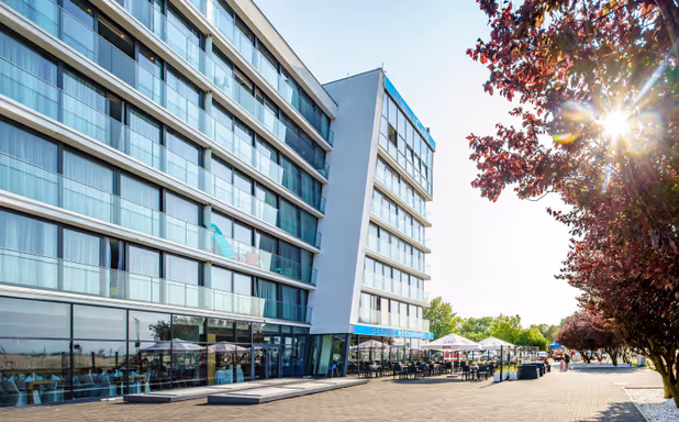 Ultra Marine - Bild 1