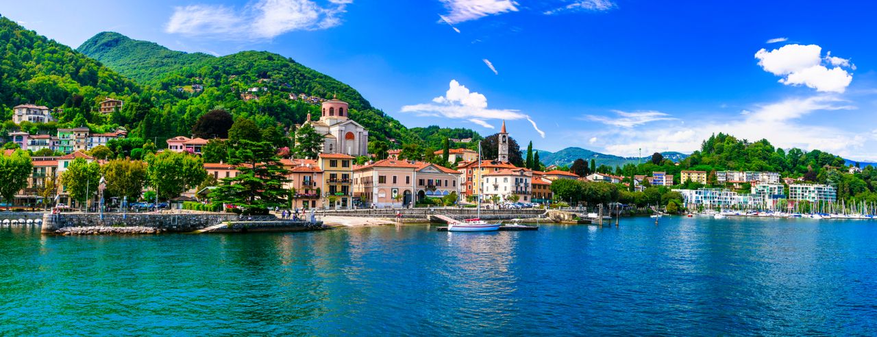 Blick auf eine Promenade am Gardasee