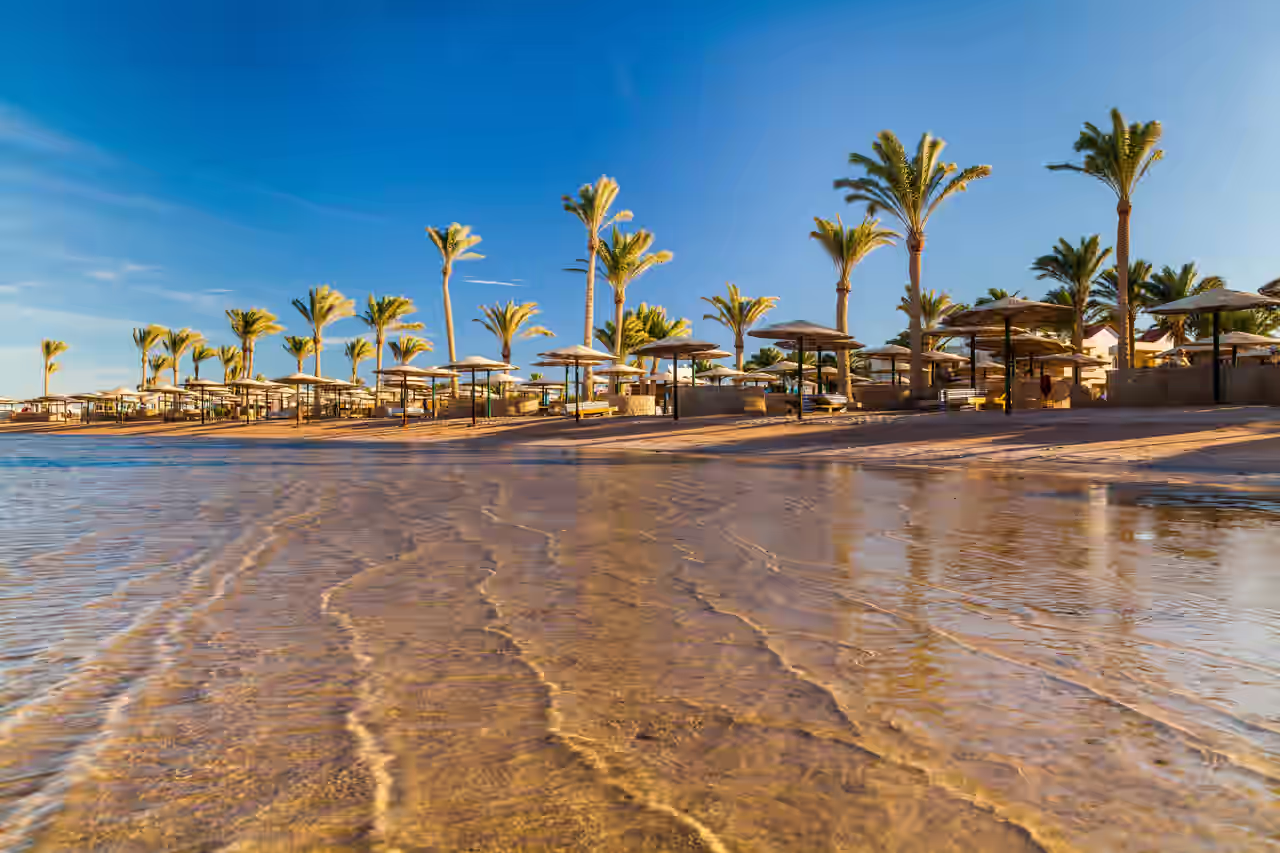 Blick auf einen Strand in Ägypten