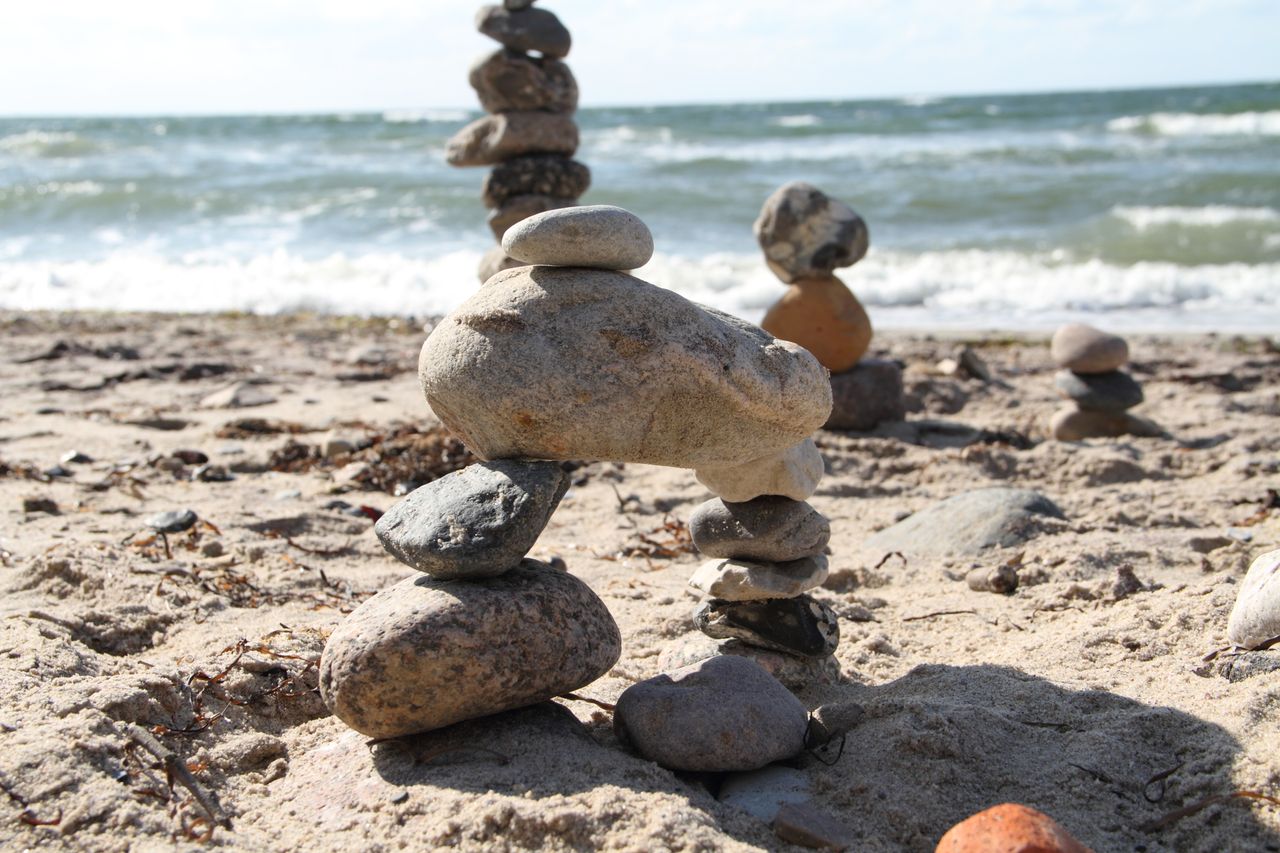 Steinpyramiden an der Nordsee