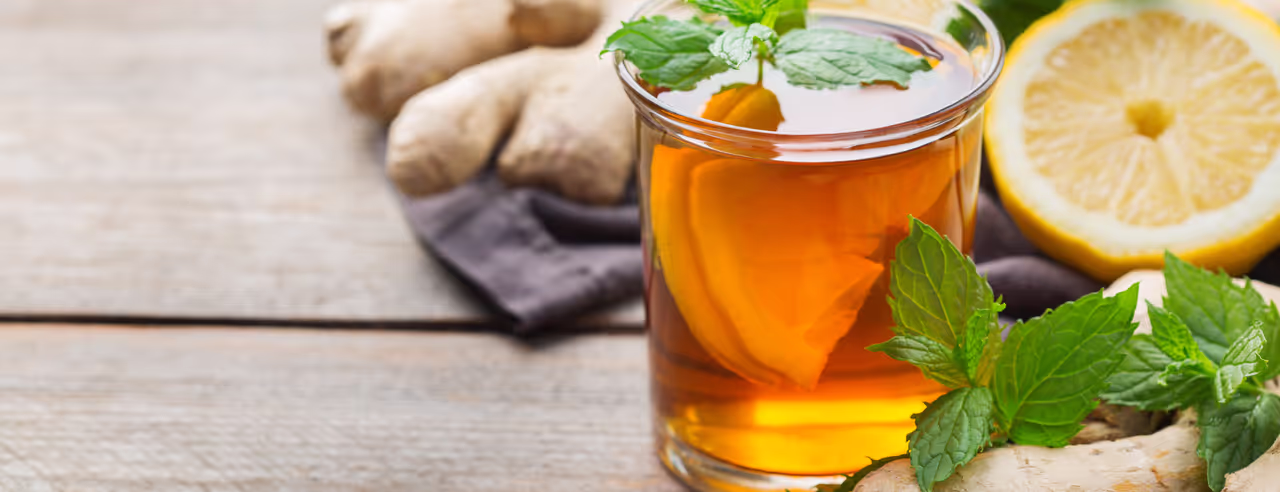 Un thé au citron et au gingembre