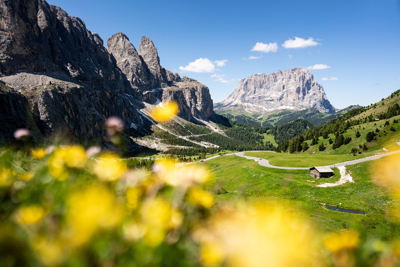 Die Alpen erstrahlen im Sonnenlicht der warmen Sommer Sonne