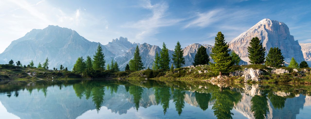 Blick auf einen Bergsee in Südtirol