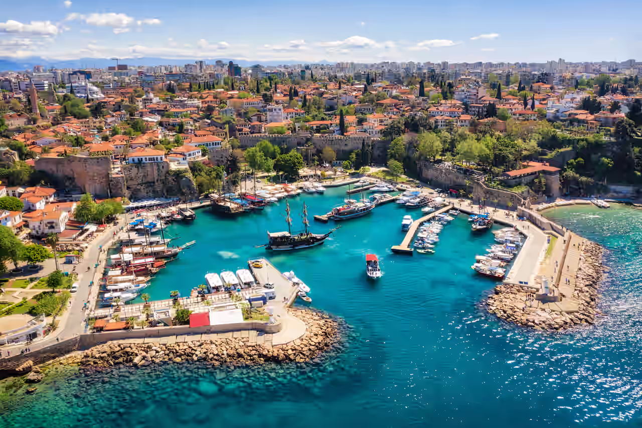 Blick auf den Hafen in Antalya