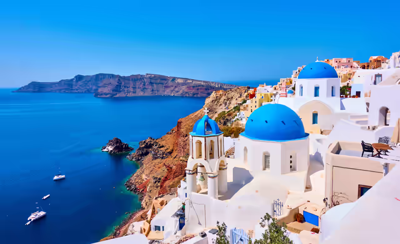 Blaue Kuppeln auf Santorin