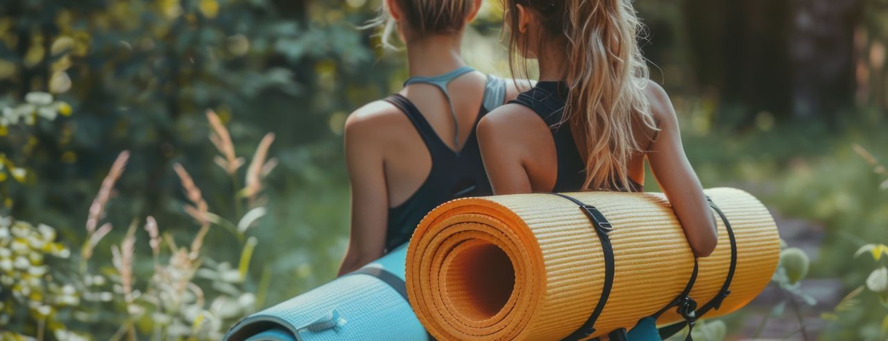 Frauen mit Yoga Matten