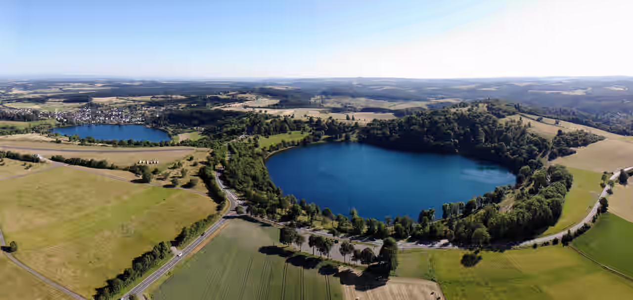Maare Schalkenmehren und Weinfeld, Flugbild-Panorama