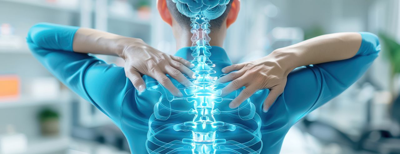 Ilustracja osoby z chorobą zwyrodnieniową stawów kręgosłupa
