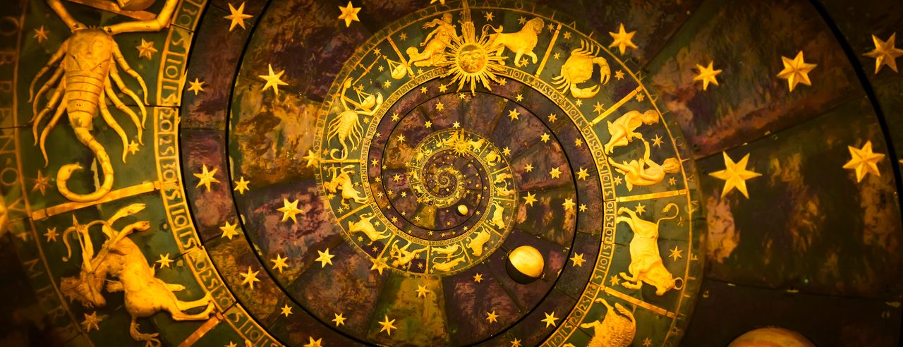 Bildliche Darstellung der 12 Tierkreiszeichen auf einer Spirale