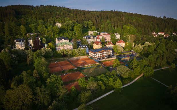 Hotel Queens - Image 1