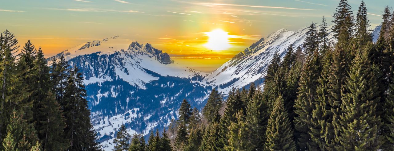 Schneebedeckte Berge bei einem Kurzurlaub in Österreich