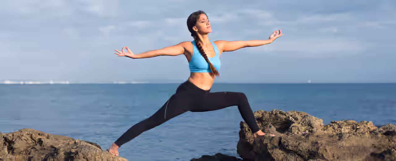Yoga au bord de la mer