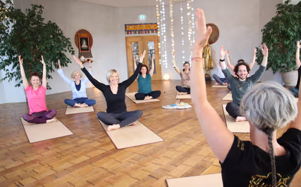 Yoga im Kloster Oberzell - Bild 1