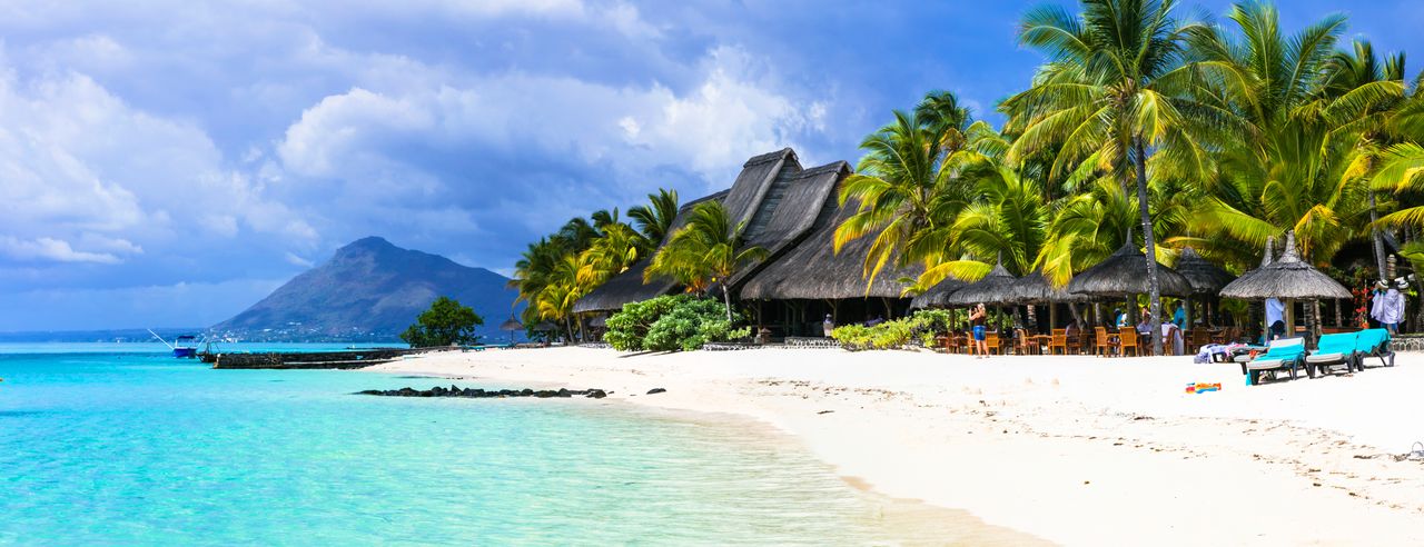 Wunderschöner Strand mit Palmen für eine Ayurveda Kur auf Mauritius