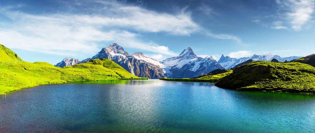 Bachalpsee in den Schweizer Alpen während des Sommerurlaubs in der Schweiz entdecken