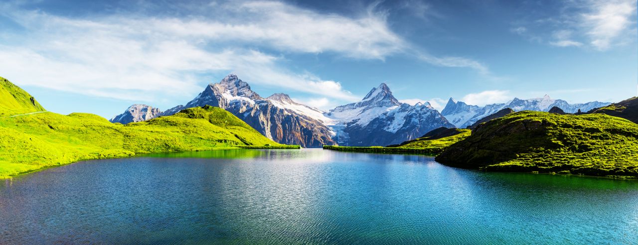 Bachalpsee in den Schweizer Alpen während des Sommerurlaubs in der Schweiz entdecken