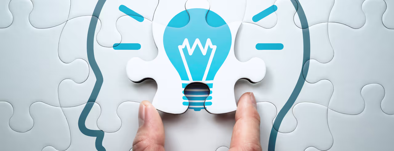 Ilustración de una cabeza con bombilla