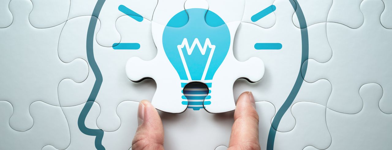 Illustration of a head with light bulb