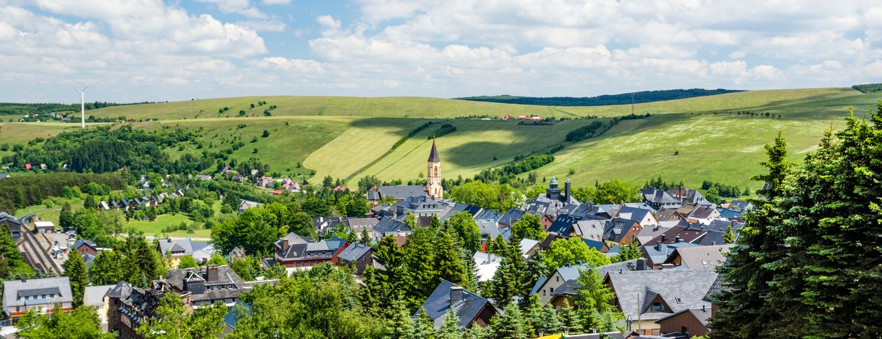 Panoramablick auf sächsisches Dorf