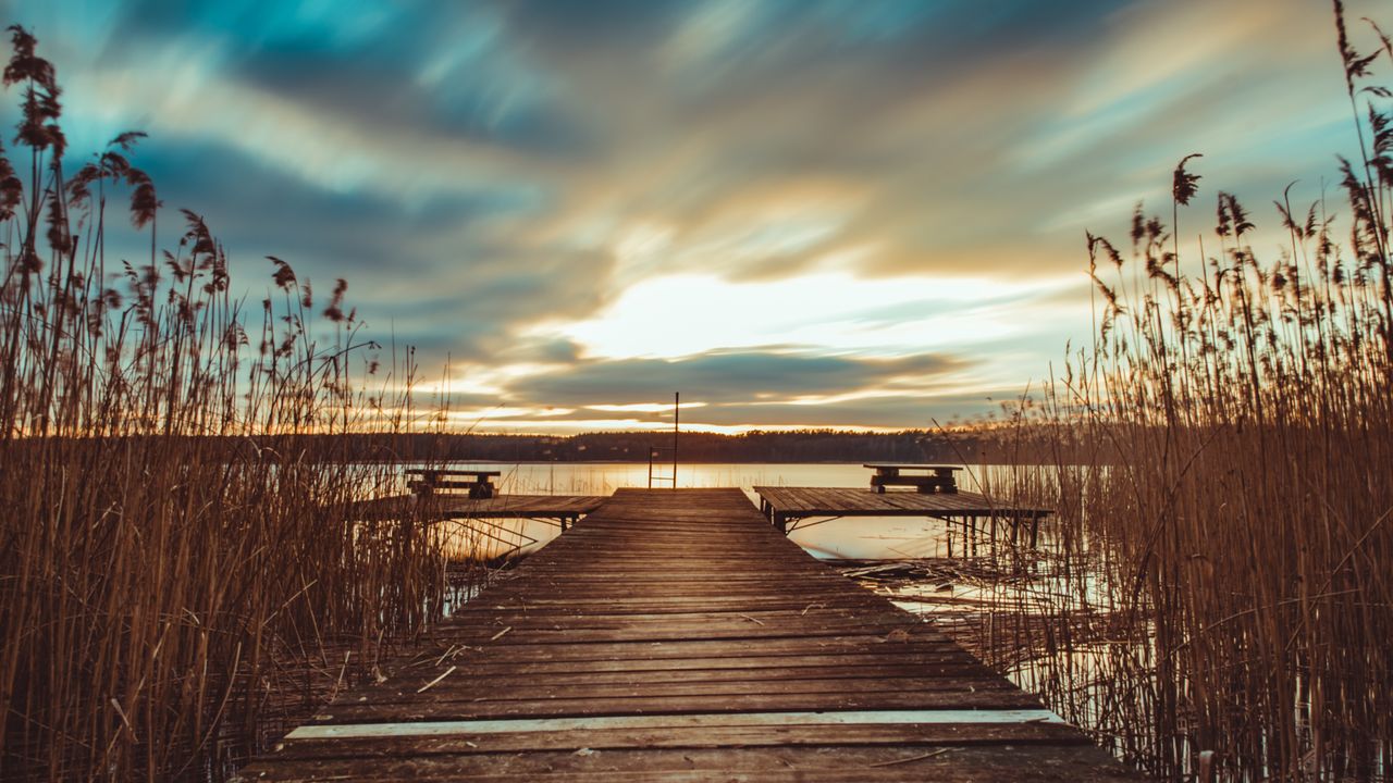 Der Blick vom Steg auf die Mecklenburgische Seenplatte während des Kurzurlaubs