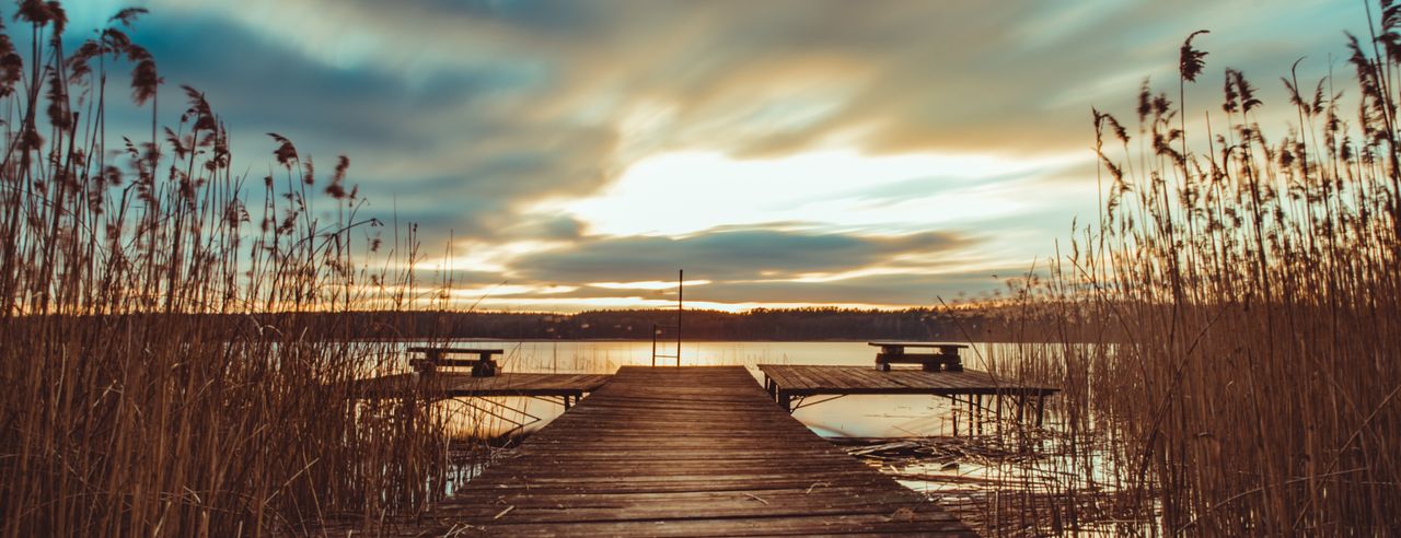 Der Blick vom Steg auf die Mecklenburgische Seenplatte während des Kurzurlaubs