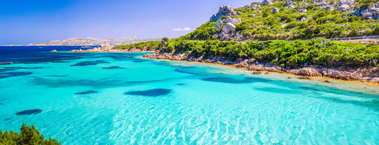 Yoga auf Sardinien bedeutet glasklares Wasser und jede Menge dolce vita