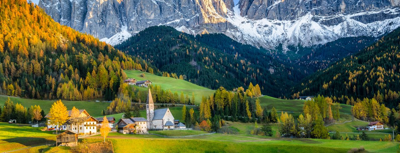 Herbstliche Berglandschaft bei Sonnenuntergang in Österreich beim Retreat Urlaub