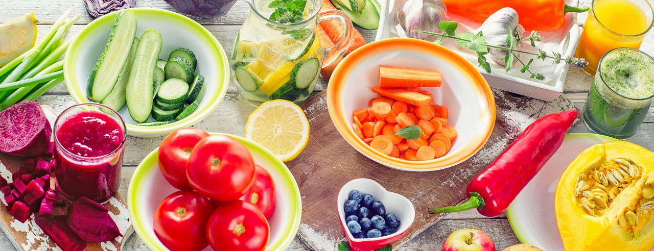 Rohes Obst und Gemüse, gesunde Ernährung bei einer Fastenkur