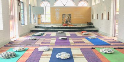 Niramaya Yoga im Anandlok Retreat Center Rishikesh 