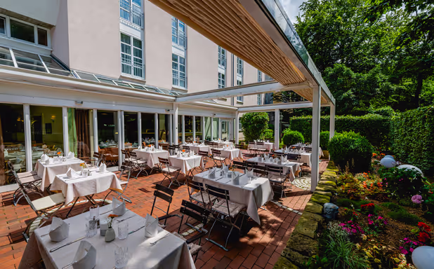Hotel am Schlosspark - Image 1