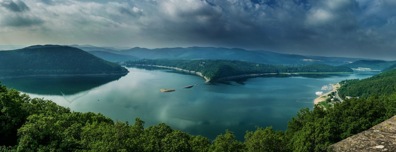 Panormablick auf den Edersee