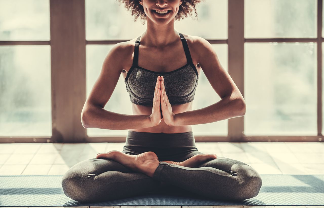 Eine Frau bei ihrem Yang Yoga Retreat