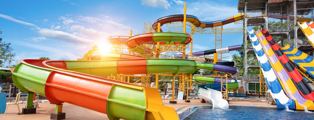 Blick auf einen Wasserpark im Freien