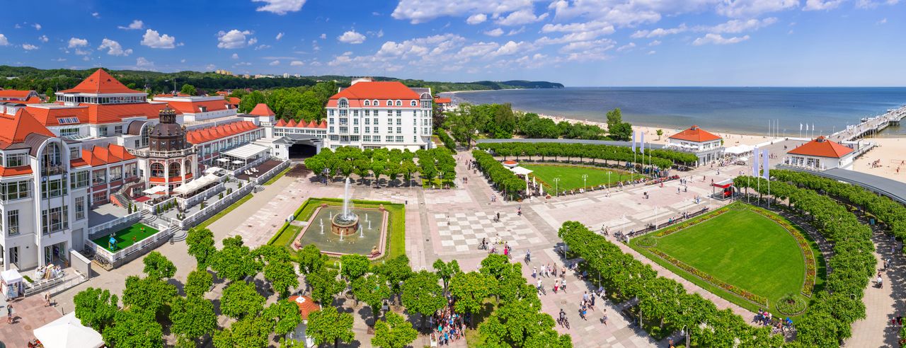 Kurorthotel mit Park an der polnischen Ostsee