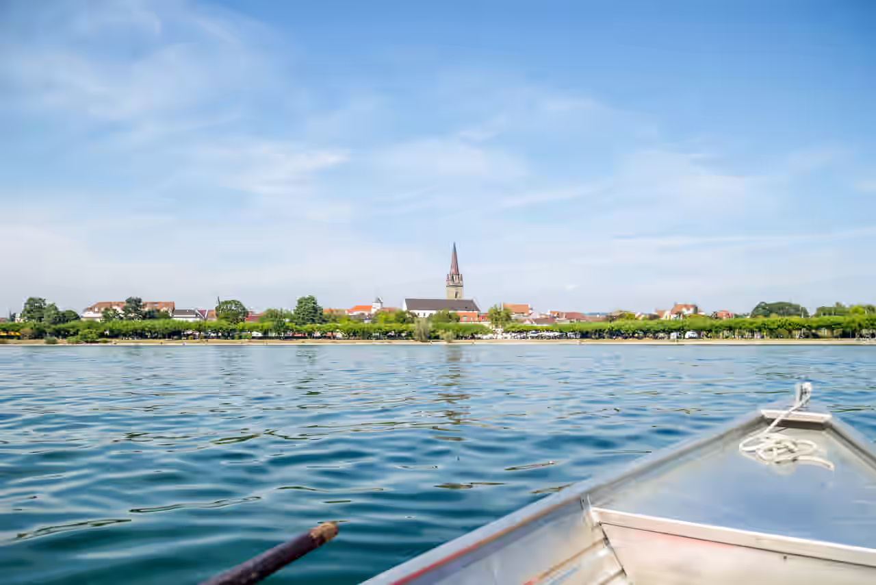 Panoramablick auf Radolfzell vom Bodensee aus