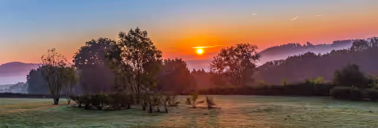 Sonnenuntergang in der schönen Eifel bei einem Kurzurlaub erleben