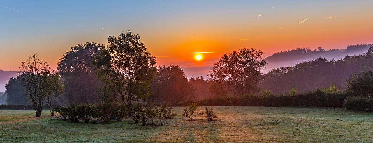 Sonnenuntergang in der schönen Eifel bei einem Kurzurlaub erleben