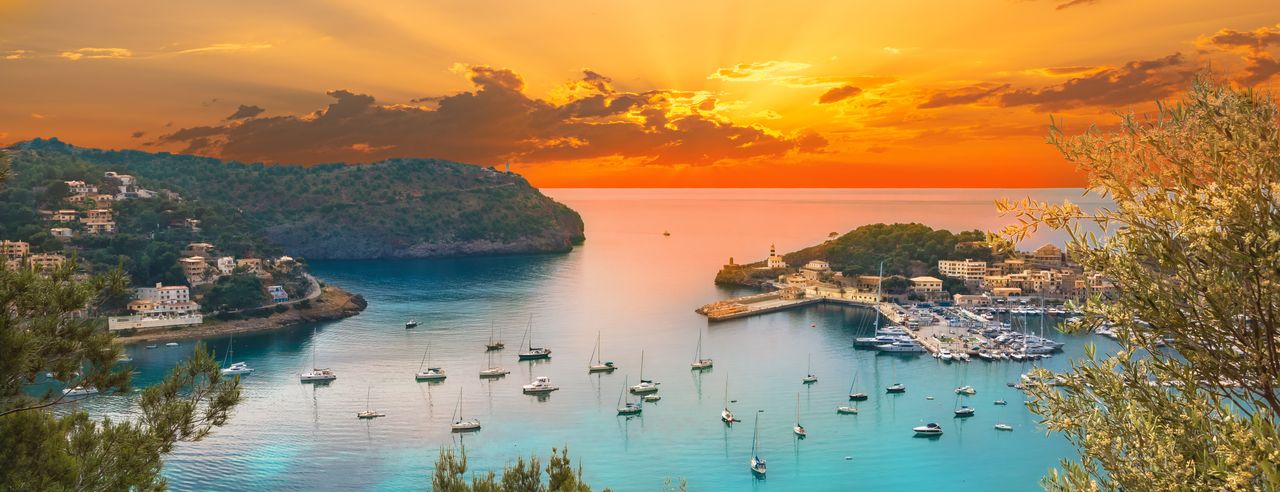 Eine Bucht in Palma beim Sonnenuntergang besichtigen im Sommerurlaub auf Mallaroca