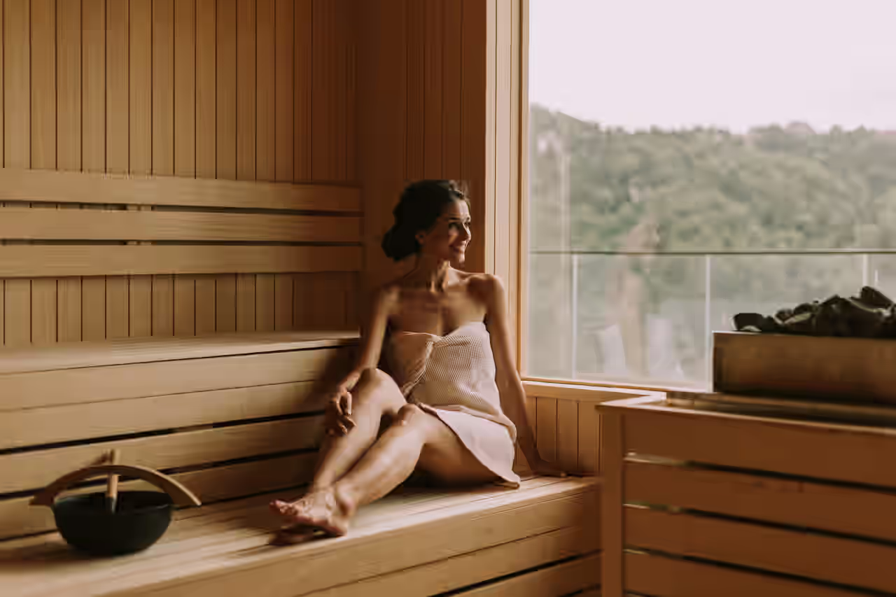 Frau in der Sauna